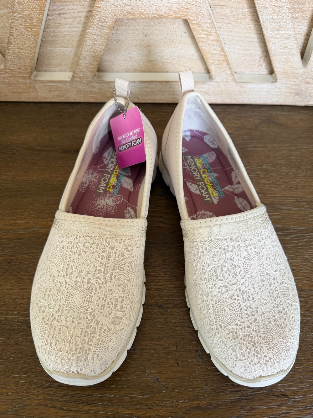 New- Skechers knit wave slip ons decorative lace in a Size-8.5
Brand new